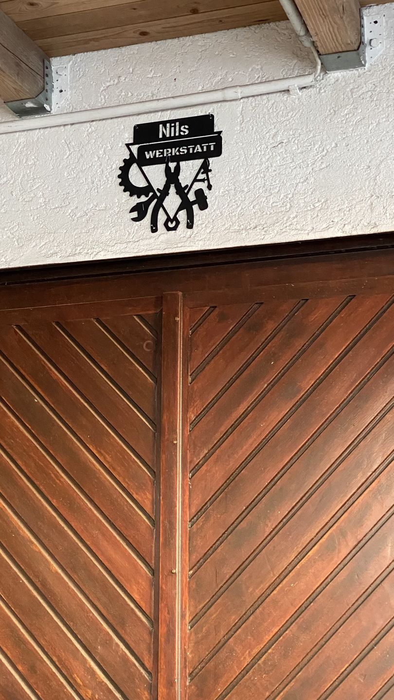 Customer photo review of "Werkstattschild - Dreieck" aus edlem Stahl (personalisierbar)
