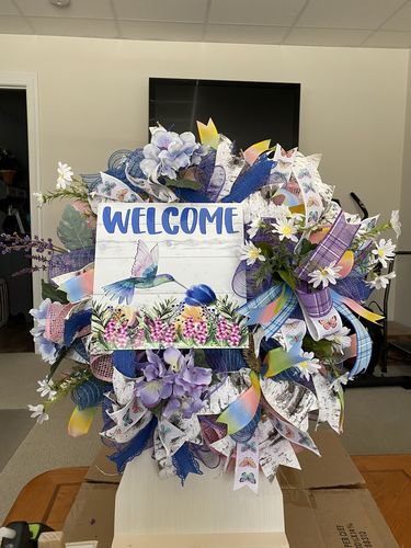 Customer photo review of Wreath Sign, Hummingbird Welcome, 10"x10" Metal Sign DECOE-246, Sign For Wreath, DecoExchange