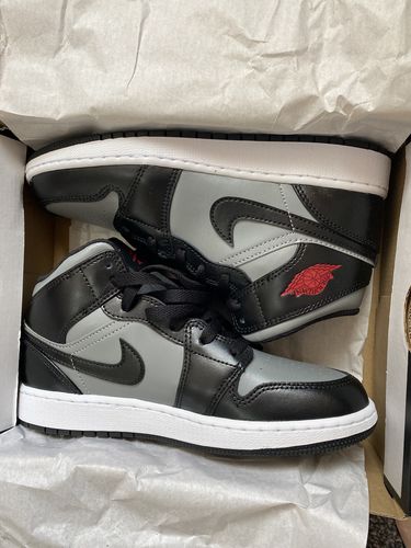 Customer photo review of Nike Air Jordan 1 Mid 'Shadow' Women's (GS)
