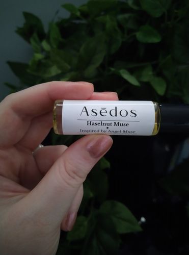 Customer photo review of HASELNUT MUSE PERFUME OIL