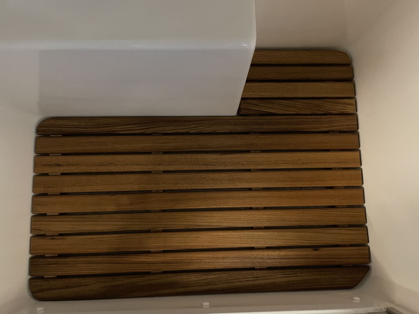 Customer photo review of 25FB / 27FB Airstream Teak Shower Mat