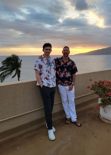 Customer photo review of Men's Floral Cotton Tropical Hawaiian Shirt