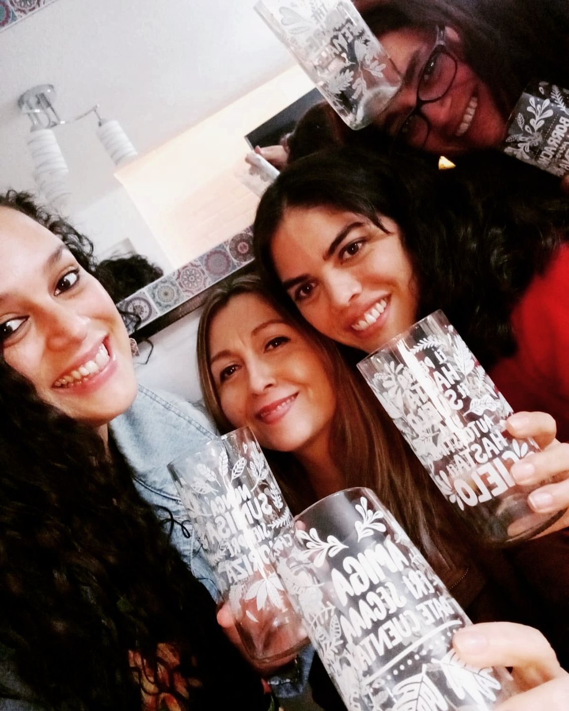 Customer photo review of Vaso Feminista Girl Power Juego de 6 Vasos