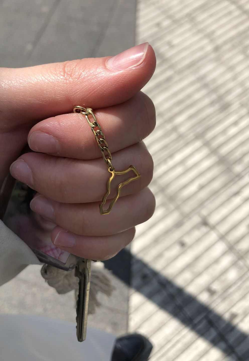 Customer photo review of Nations Schlüssel Anhänger | 18K vergoldet