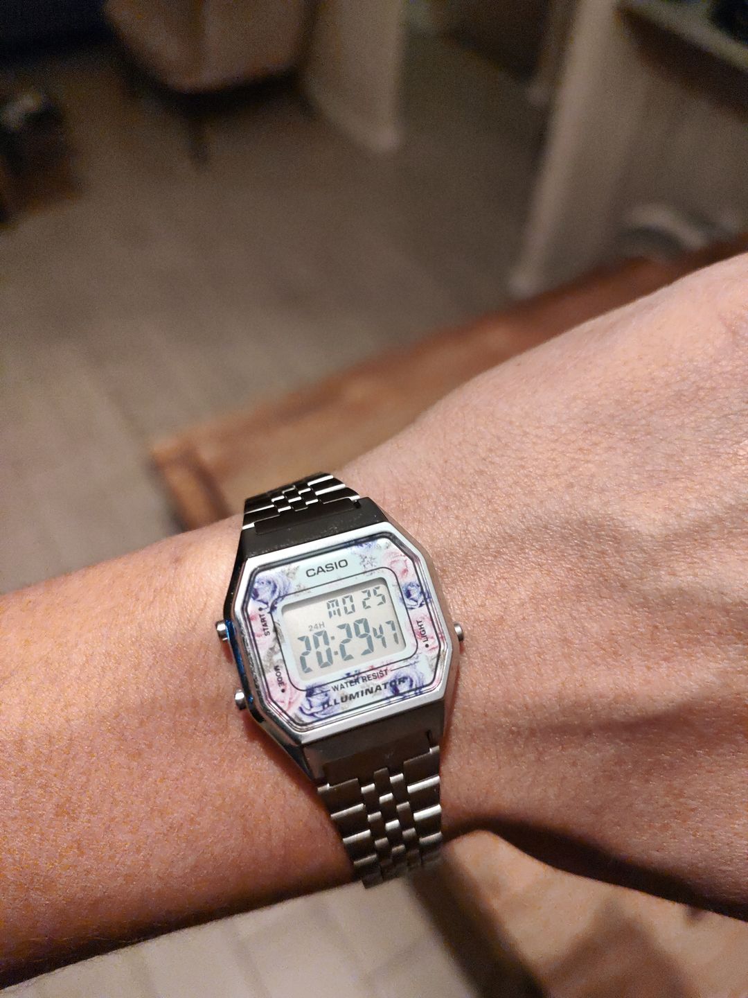 Customer photo review of Reloj Casio Vintage LA680WA-2CDF Plateado Flores