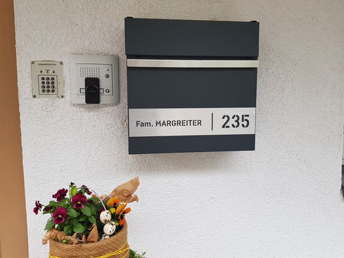 Customer photo review of AlbersDesign Briefkasten B3 anthrazit (RAL7016) personalisiert mit Edelstahlschild