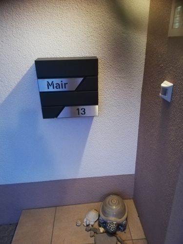 Customer photo review of AlbersDesign Briefkasten B1 anthrazit (RAL7016) personalisiert mit Edelstahl-Schildern