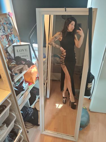 Customer photo review of Crisscross Cut Out High Split Bodycon Dress