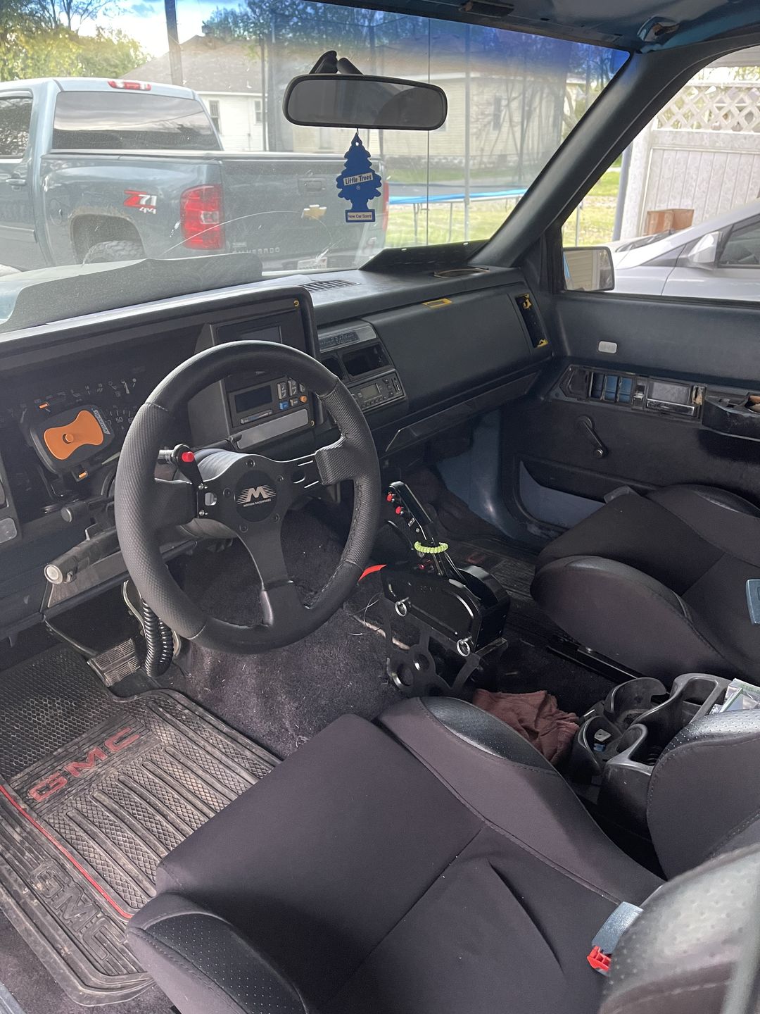 Customer photo review of Motion Raceworks Horn Delete Center Button (5 or 6 Bolt)