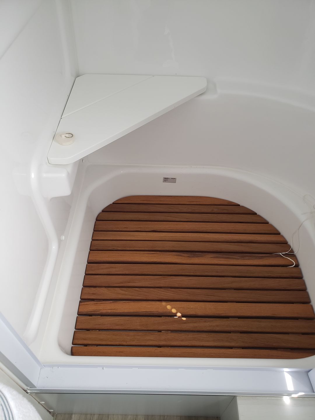 Customer photo review of Corner Bath Airstream Teak Shower Mat (2021 and later)