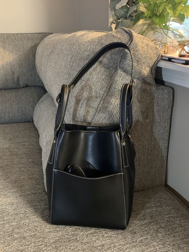 Customer photo review of Vendine Double Loop Handbag