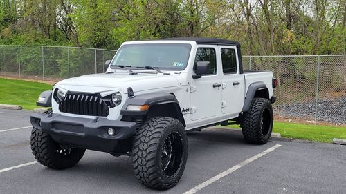 Customer photo review of Gladiator Vader Grille w/ Mesh - Black & White for 18-21 Jeep Wrangler JL & Gladiator JT