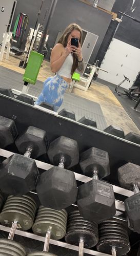 Customer photo review of Blue and White Lightning Marble Scrunch Butt Leggings