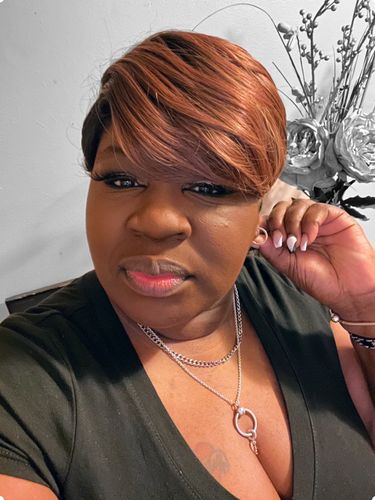 Customer photo review of Zury Synthetic Short Cut Razor Chic Wig Sassy RC-H Tati