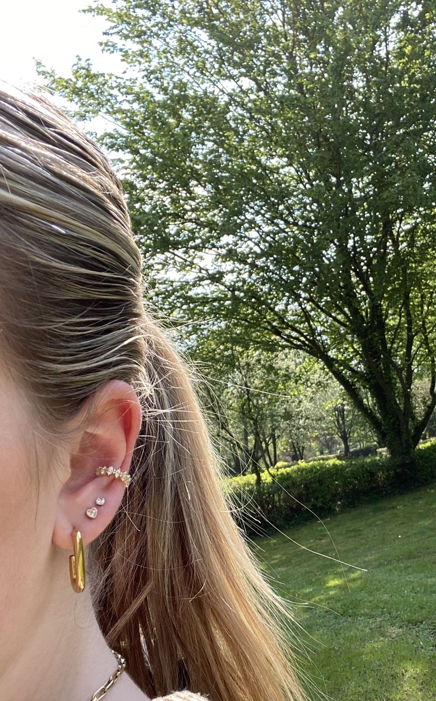 Customer photo review of Brili Ear Cuff | 18K vergoldet