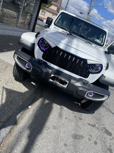Customer photo review of Gladiator Vader Grille w/ Mesh - Black & White for 18-21 Jeep Wrangler JL & Gladiator JT