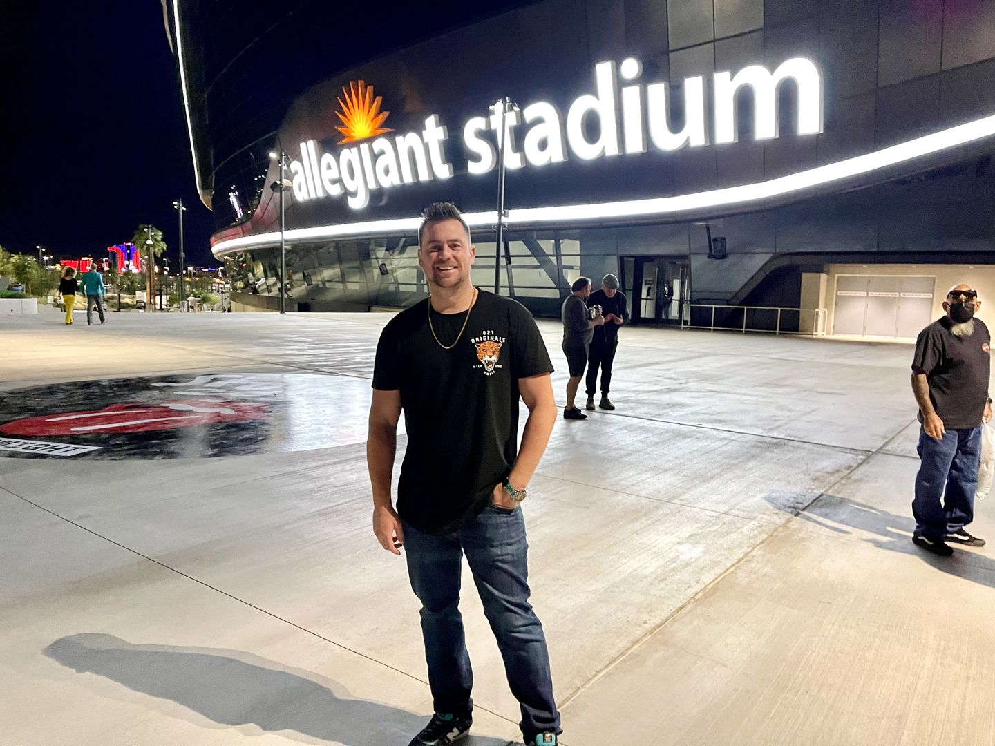 Customer photo review of WILD STYLE DROP-CUT T-SHIRT - BLACK