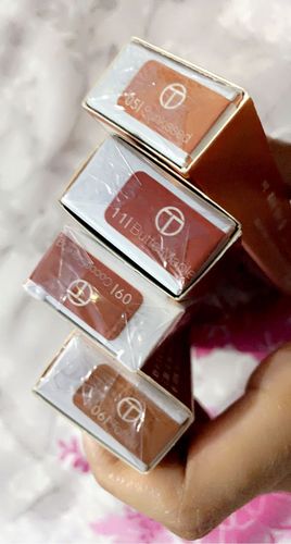 Customer photo review of O.TWO.O HONEY WHISPER VELVET MATTE LIP GLAZE