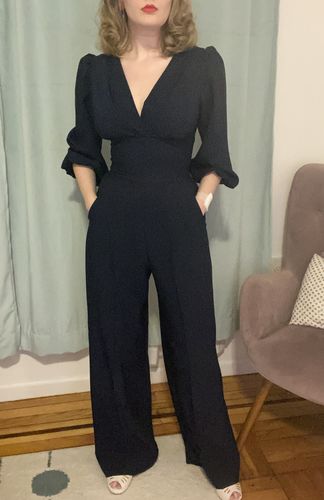 Customer photo review of FINAL SALE - Vacation Pants in Navy - Vixen by Micheline Pitt