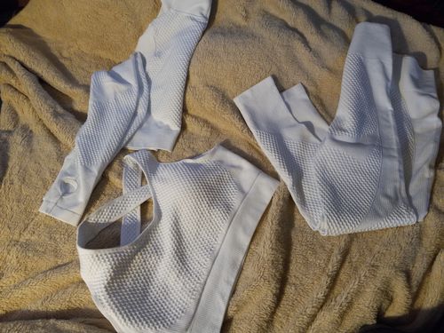 Customer photo review of WOMEN'S 3PC. SEAMLESS ACTIVE SET