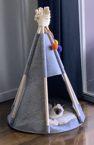 Customer photo review of Felt Warm Wool Cat Nest Tent House