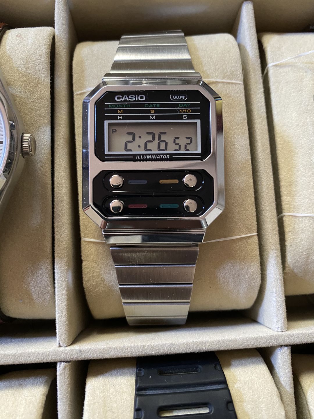 Customer photo review of Reloj Casio Vintage A100WE-1ADF Alien F-100 Reissue Plateado