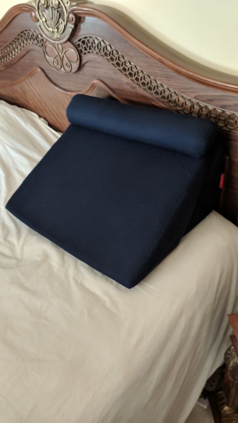 Customer photo review of Reed- 3 Pieces Orthopedic Bed Wedge Pillow Set