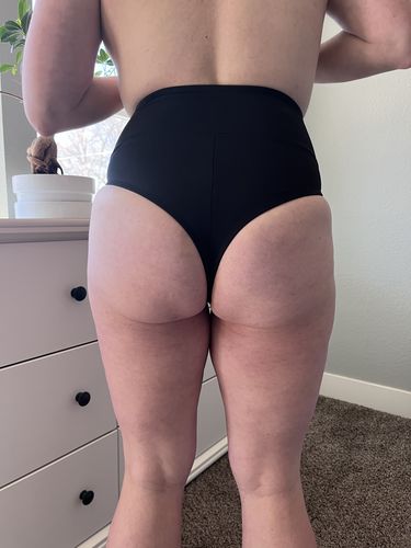 Customer photo review of 'Thrive' High Waisted Cheeky Bikini Bottoms