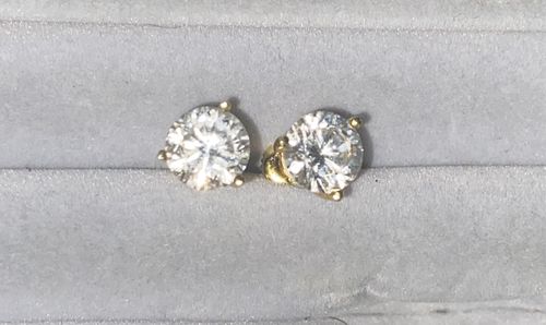 Customer photo review of Gold Finish Round Cut CZ Studs Screwback