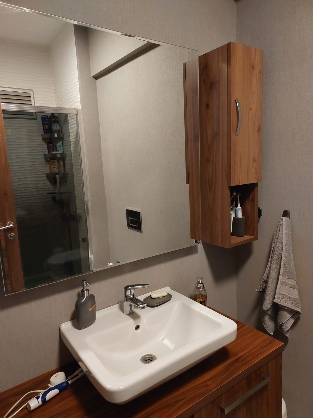 Customer photo review of Rani E2 Kapaklı 3 Bölmeli  Duvar Rafı Minyatür Ceviz
