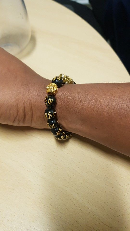 Customer photo review of Pi Xiu Schwarzer Obsidian Armband