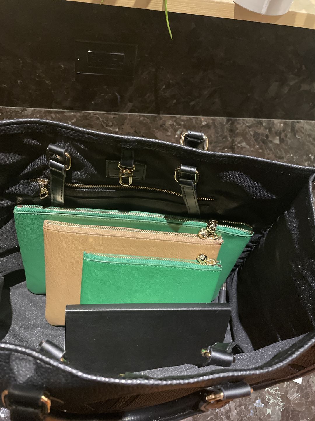 Customer photo review of {O}verly {O}rganized Bag Club