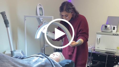 Customer video review of CosmoGlo Original Light Bundle + Phone Clip