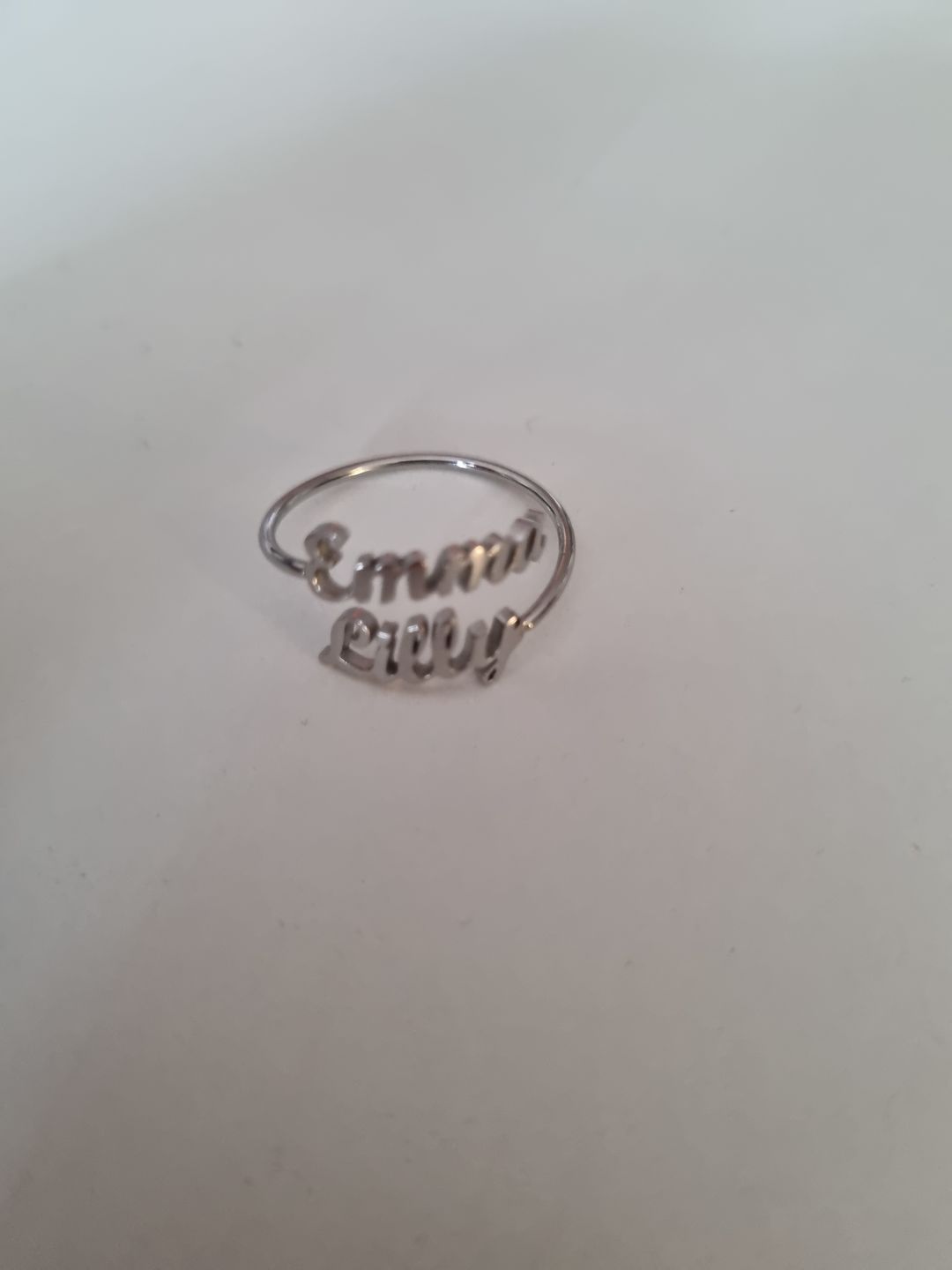 Customer photo review of LOANYA Ring mit zwei personalisierten Namen