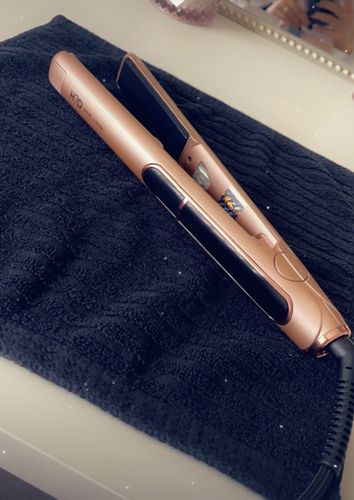 Customer photo review of H2D Linear II Straightener Rose Gold