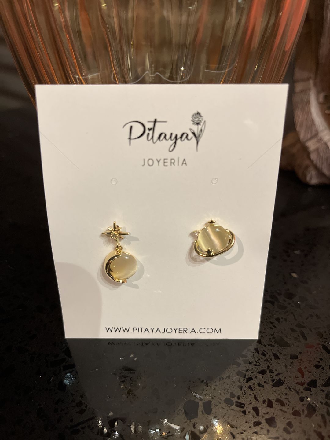 Customer photo review of Aretes de Saturno de Ópalo
