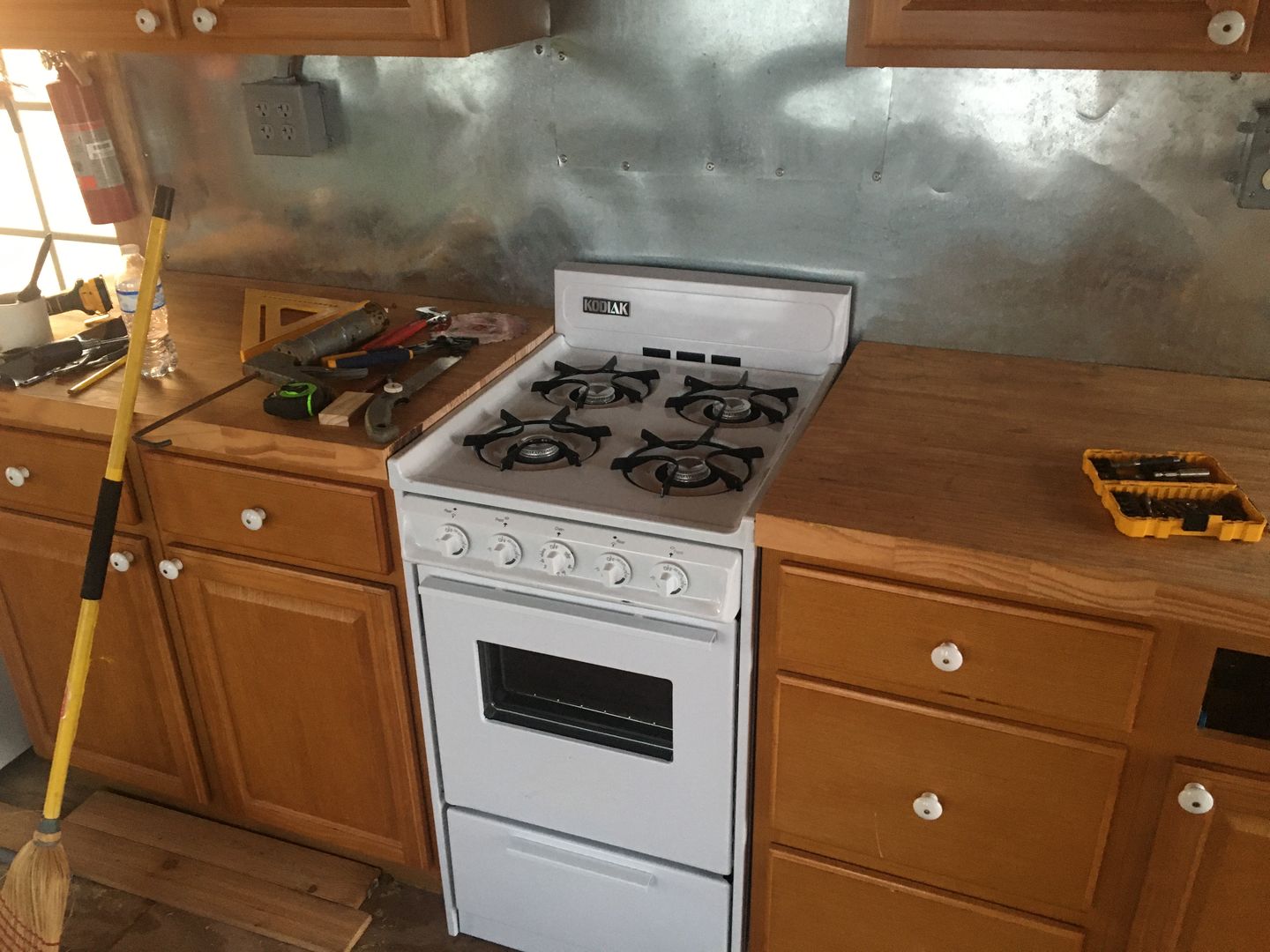 Customer photo review of Kodiak 20" Propane Range (White) - Battery Ignition with Viewing Window WLM110-PV