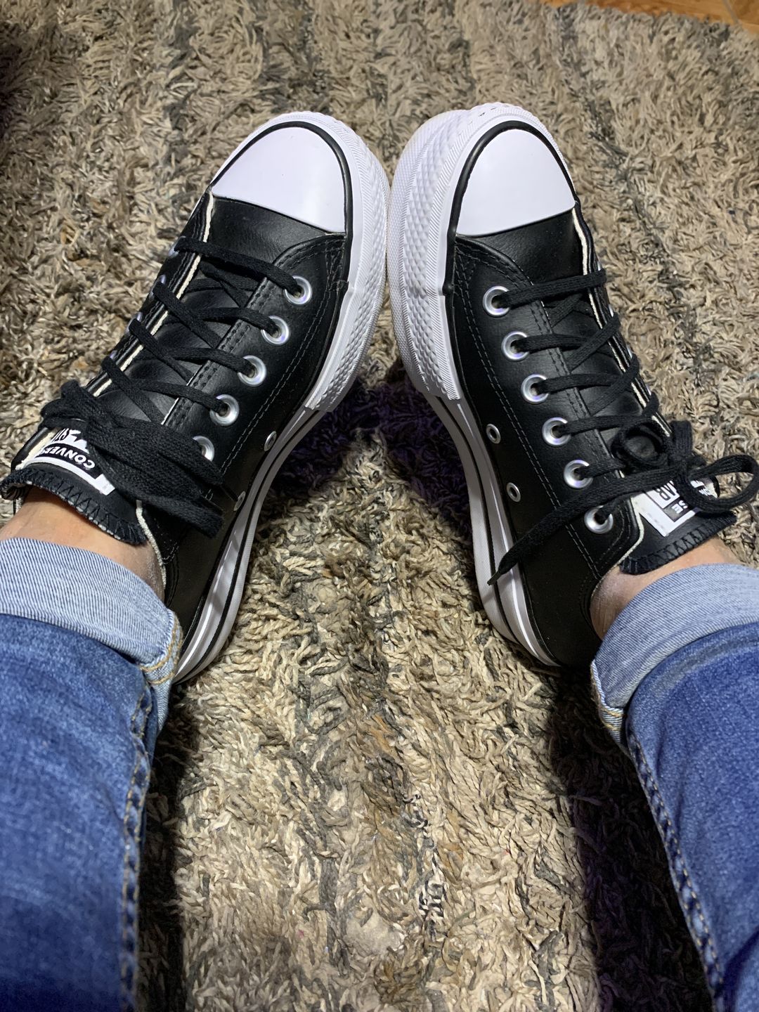 Customer photo review of Zapatilla Converse Chuck Taylor Plataforma Cuero Mujer Negro