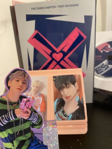 Customer photo review of TXT - Chaos chapter : FIGHT OR ESCAPE