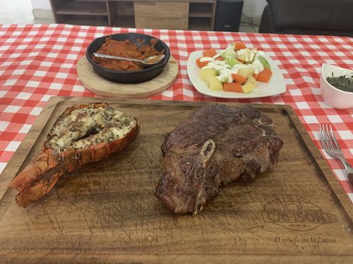 Reseña con foto de un cliente sobre King Cuts