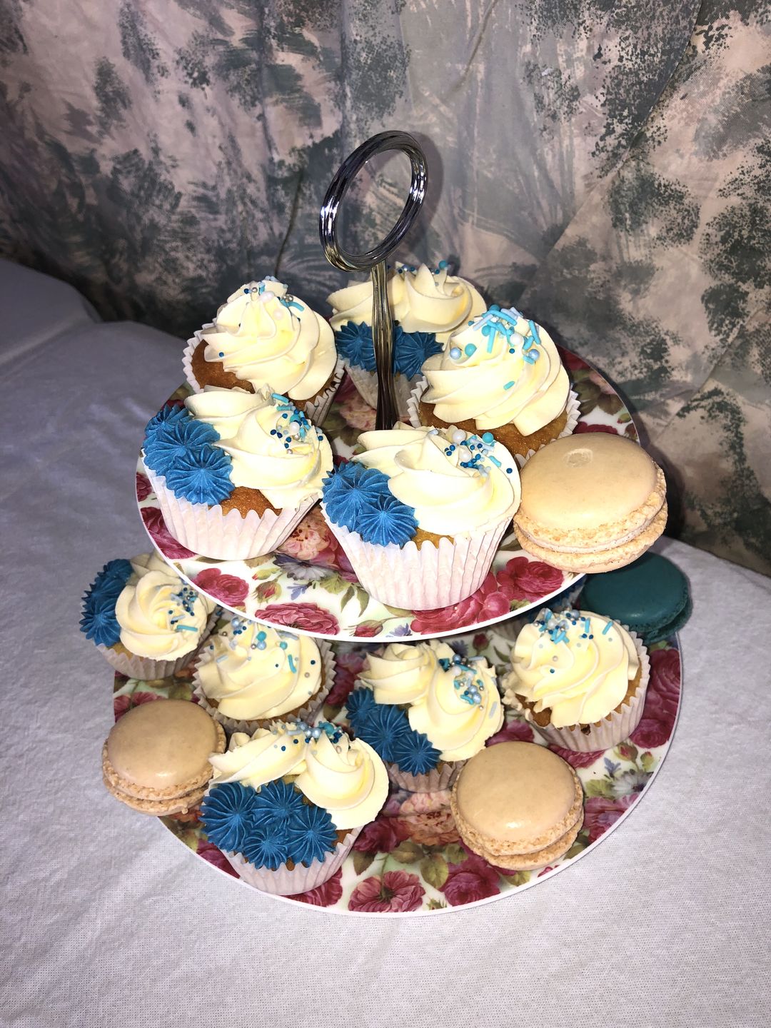 Customer photo review of Vanilla Bean Macarons (12 or 24)