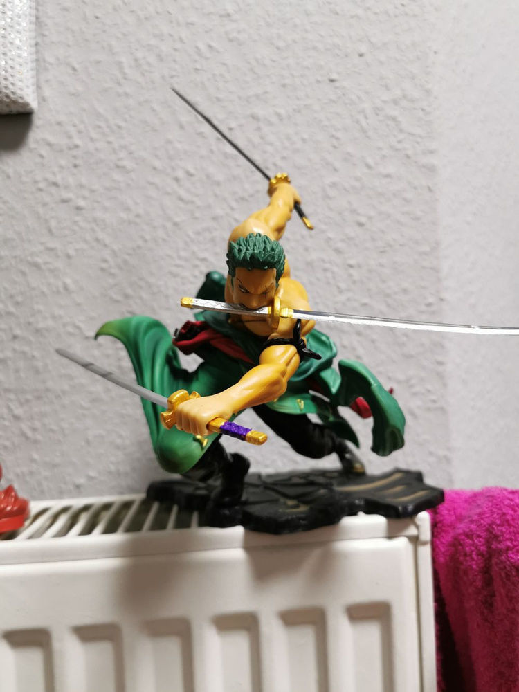 Customer photo review of Roronoa Zoro Santoryu - Action Figure