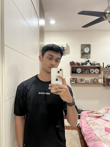 Customer photo review of 'Core' - Black Oversized Tee