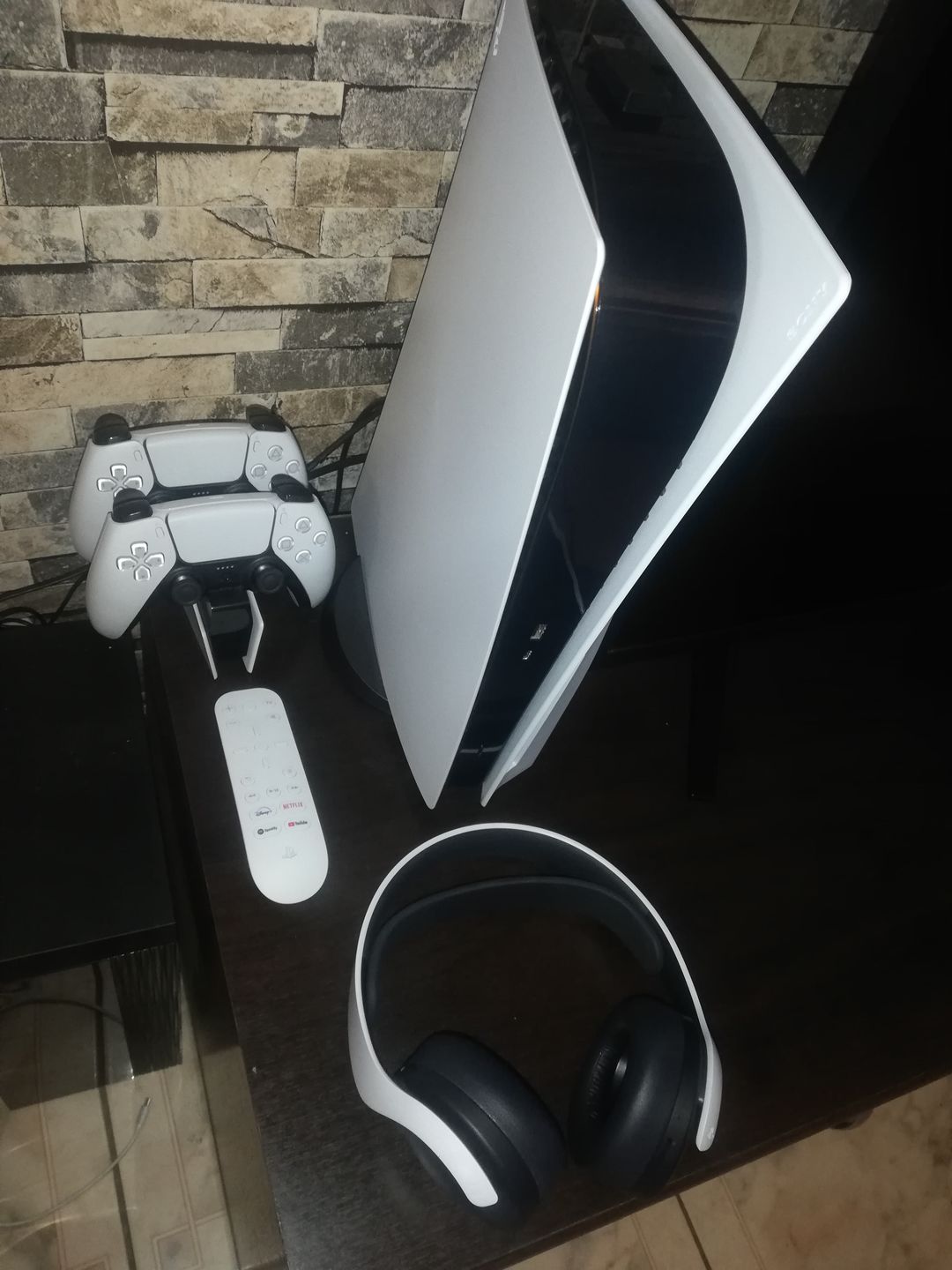 Customer photo review of PS5 Media Remote - Glacier White