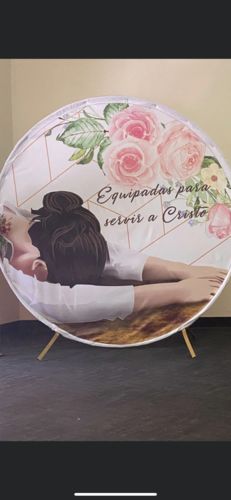 Customer photo review of Custom Pink Flower Round Backdrop