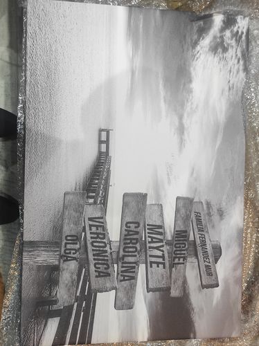 Customer photo review of Lienzo Muelle de Madera con Nombres Personalizados