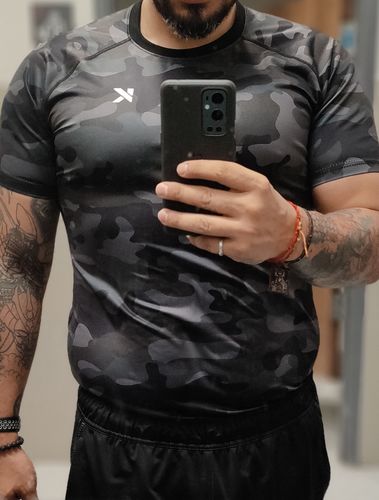 Customer photo review of Men's Heat Trapping T-Shirt