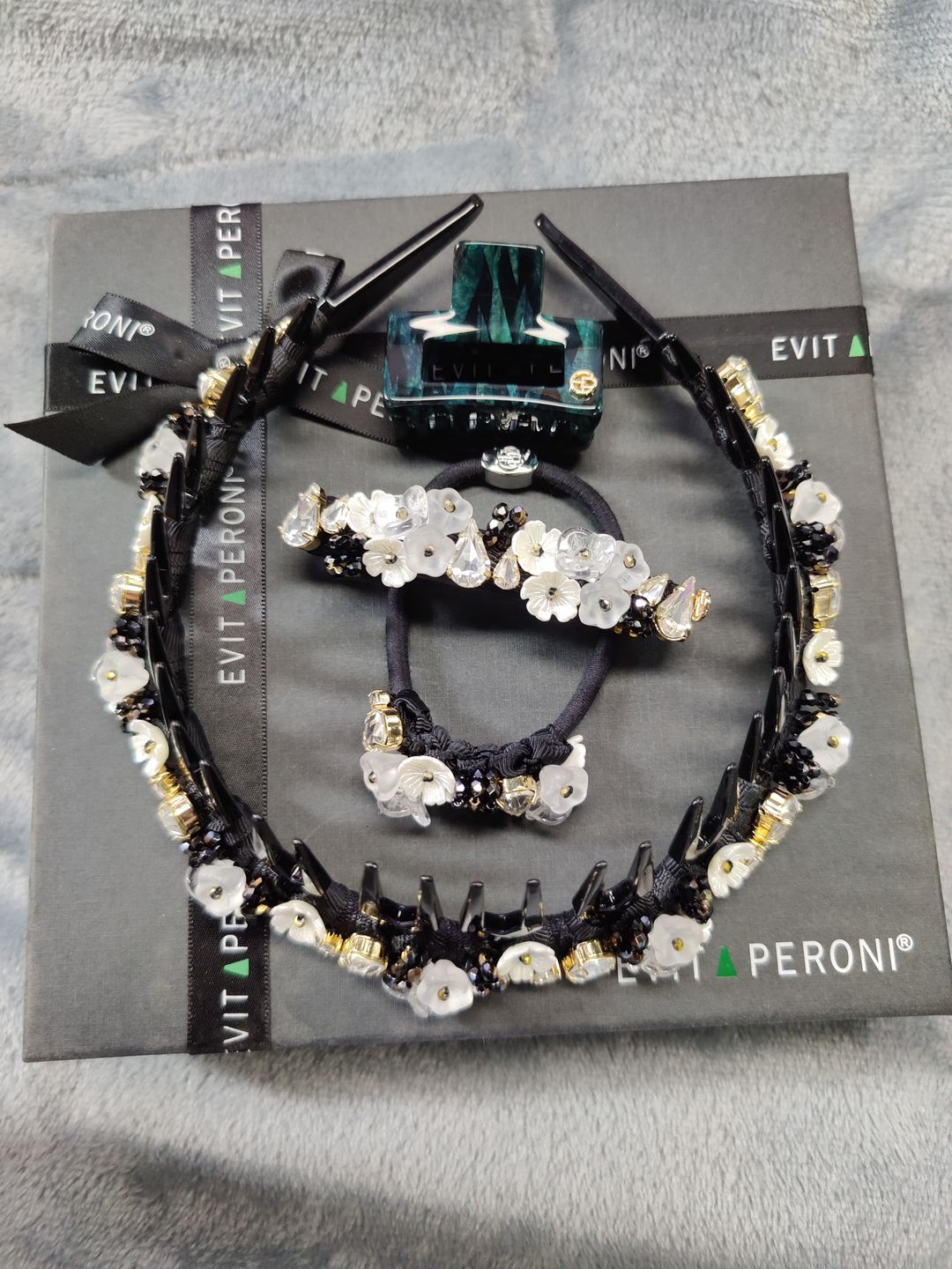 Customer photo review of Hermia Decorative Hair Ties