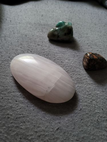 Customer photo review of Mangano Calcite Palm Stone