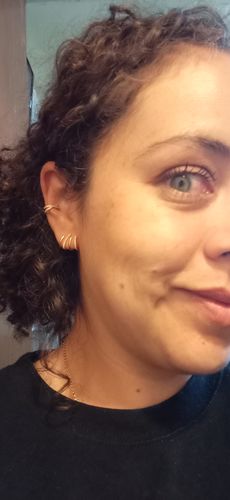 Customer photo review of Earcuff Cruzado Zirconias